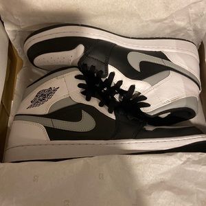 Air Jordan 1 Mid “White shadow”